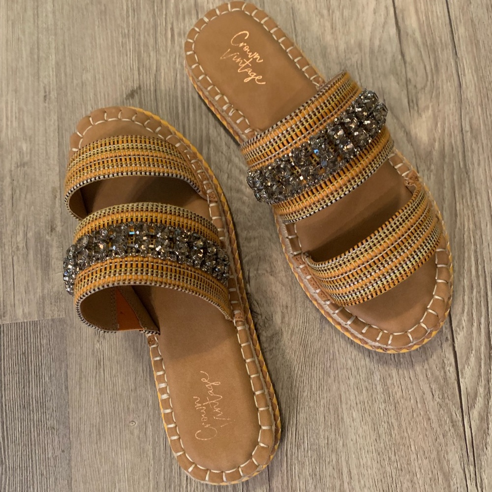 EUC CROWN VINTAGE SANDALS SIZE 7M